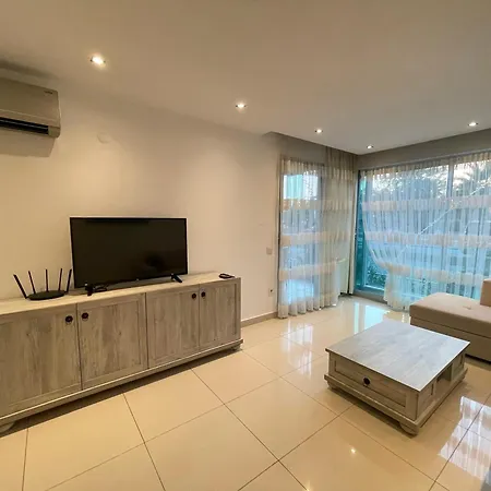 Sa Apartments! Sea View! 50m To The * 알란야