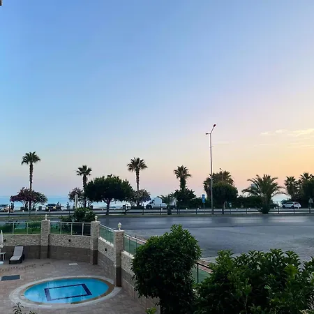 Sa Apartments! Sea View! 50m To The 아파트 알란야