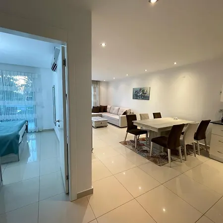 Sa Apartments! Sea View! 50m To The 아파트 알란야